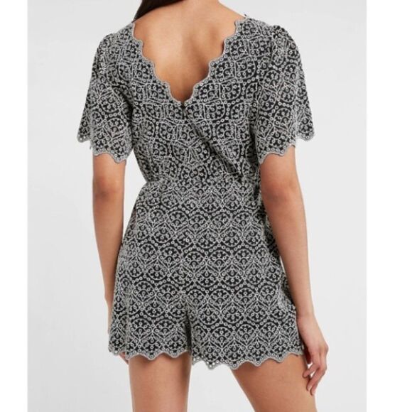 Express Scalloped and Embroidered Black/White Eyelet Romper, Lage - Picture 2 of 7